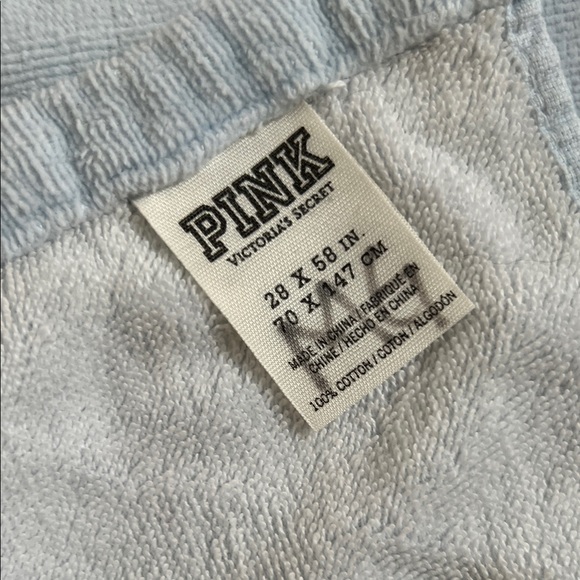 PINK Victoria's Secret Flamingo Beach Towel - Picture 3 of 3